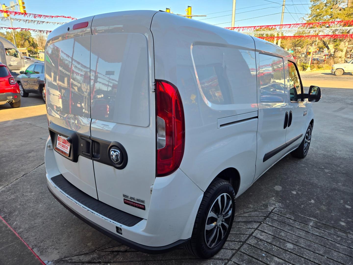 2018 WHITE RAM ProMaster City Wagon SLT (ZFBERFBB7J6) with an 2.4L L4 engine, 9A transmission, located at 503 West Court, Seguin, TX, 78155, (830) 379-3373, 29.568621, -97.969803 - Photo#2